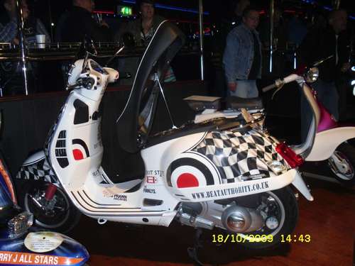 scoot7.jpg scoot7.jpg