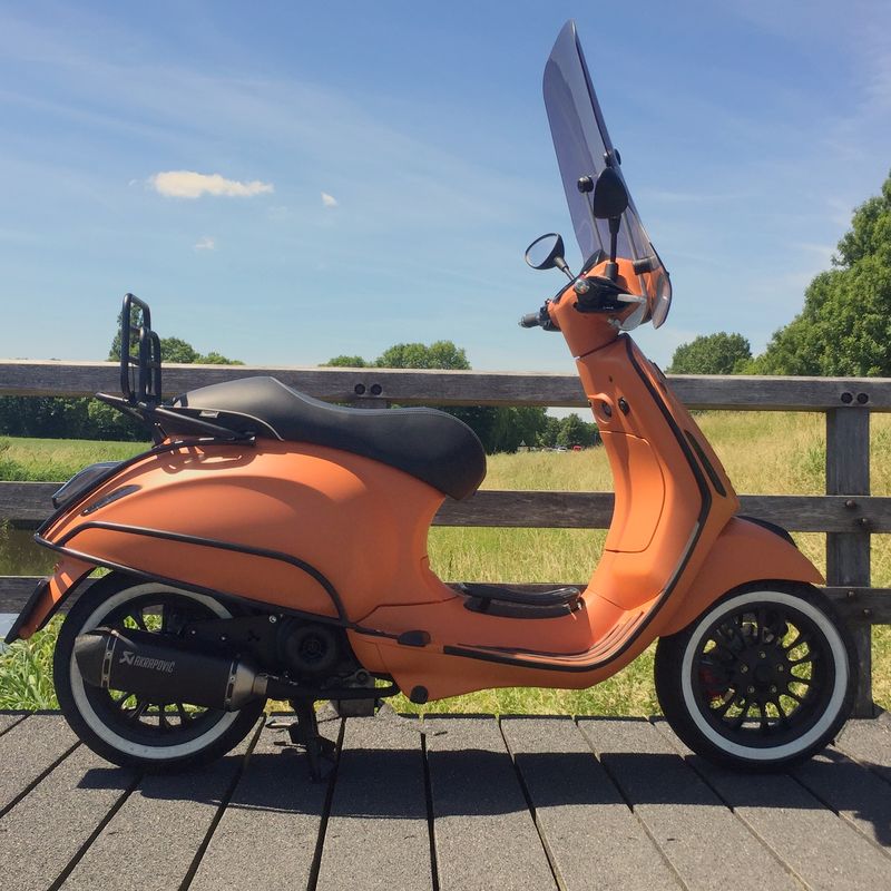 Modern Vespa vespa sprint custom paint project