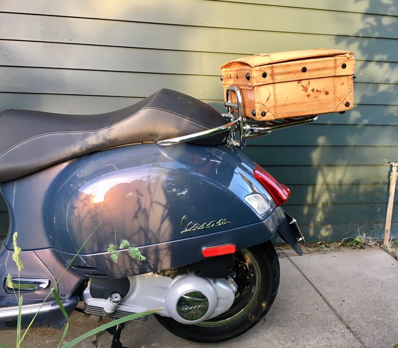 Modern Vespa Top Case alternative