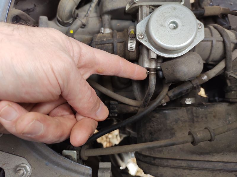 Modern Vespa Gas line help