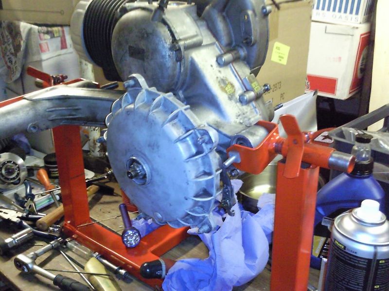 Modern Vespa Need engine stand