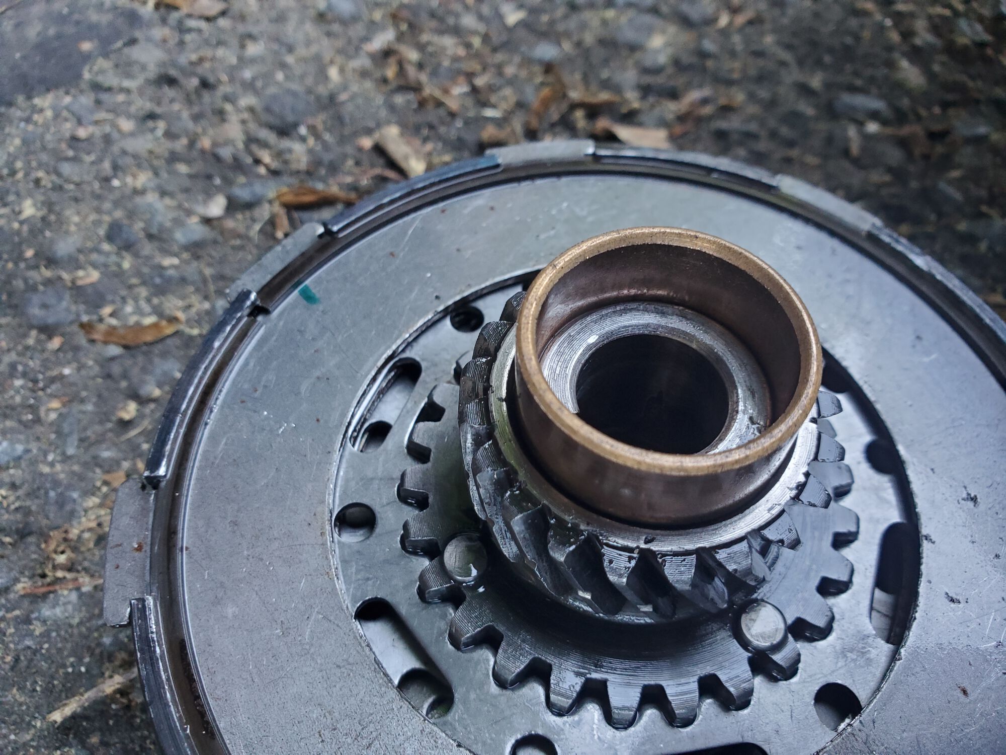 Well, upon pulling the clutch, the brass bush has already separated from the spring plate. Already!?! It was definitely pressed tight before I installed.