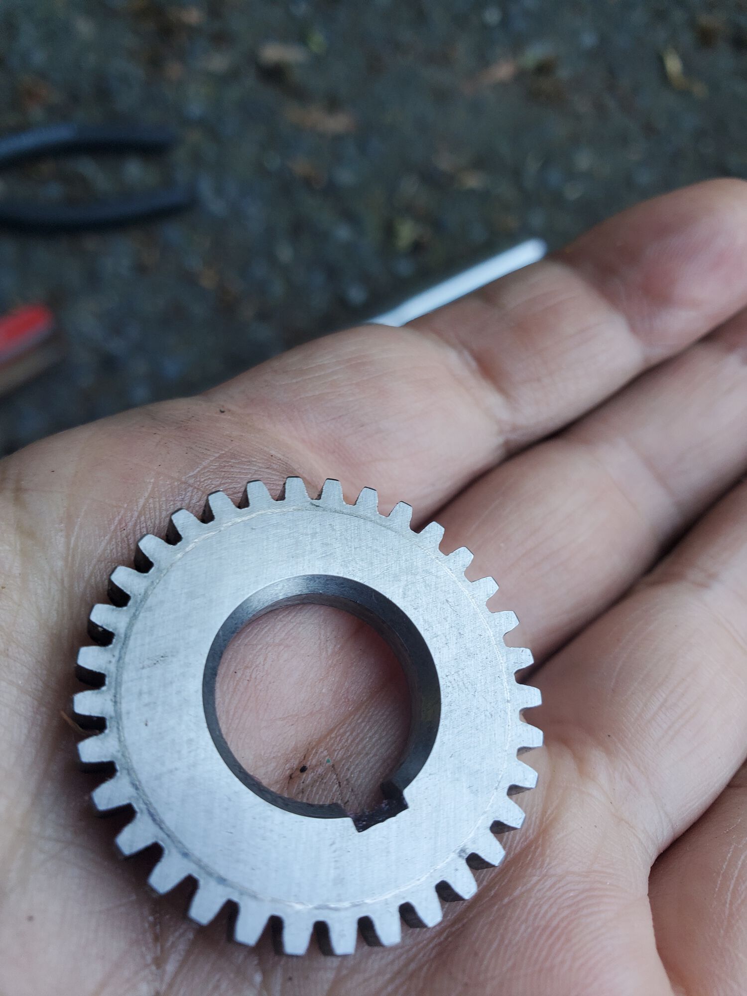 Here was the autolube gear. There were marks but nothing that caught a finger nail on either side.