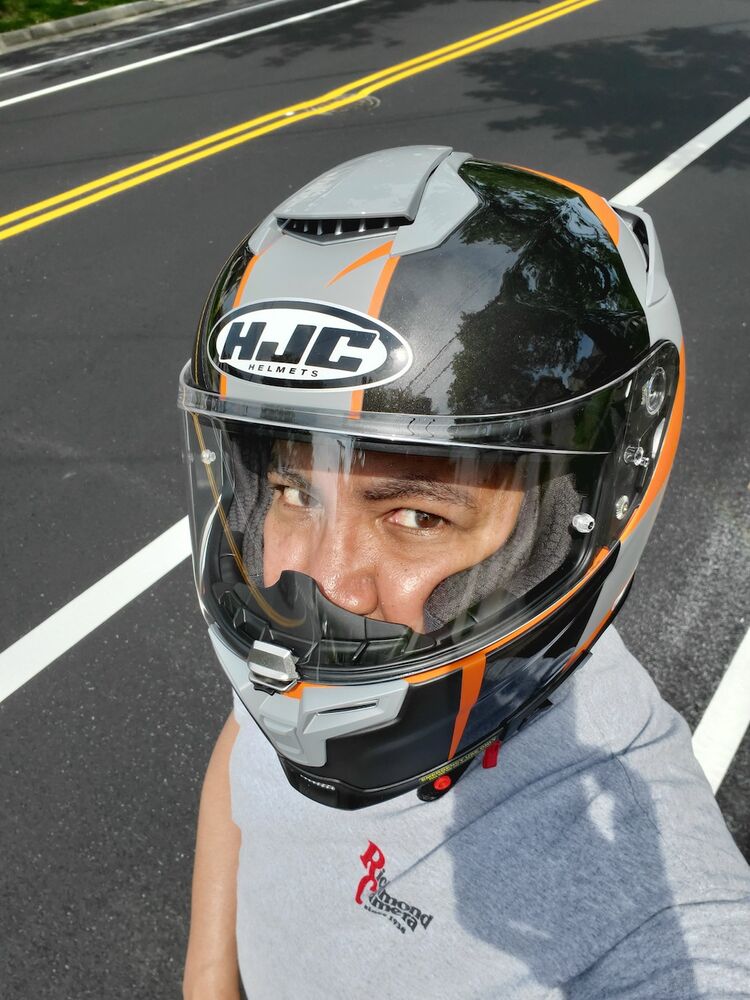 Obligatory Pity-Party Selfie: New lid, new road, no bikie (yet).