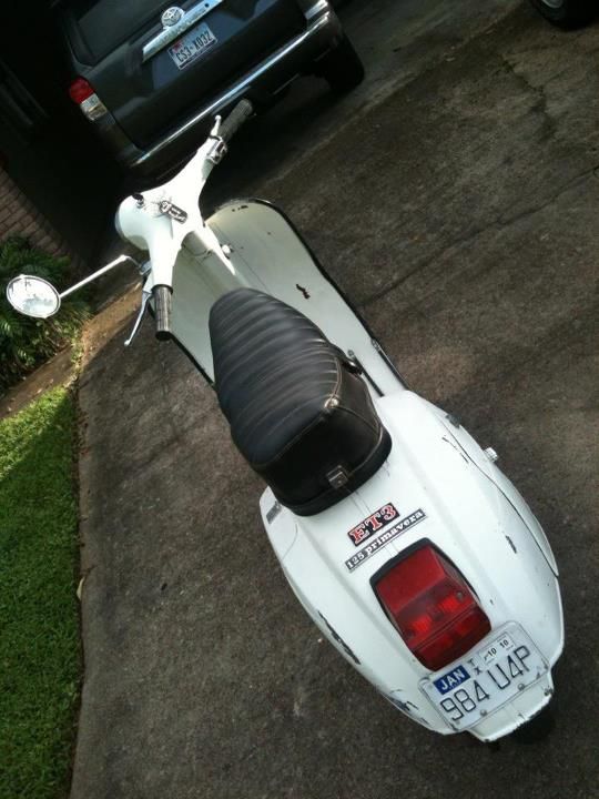 thumbnail image 2 of DIEFFE Vespa ET3 Primavera 002 Two-Seater Long Saddle With Lock – Made In Italy 2 of 6