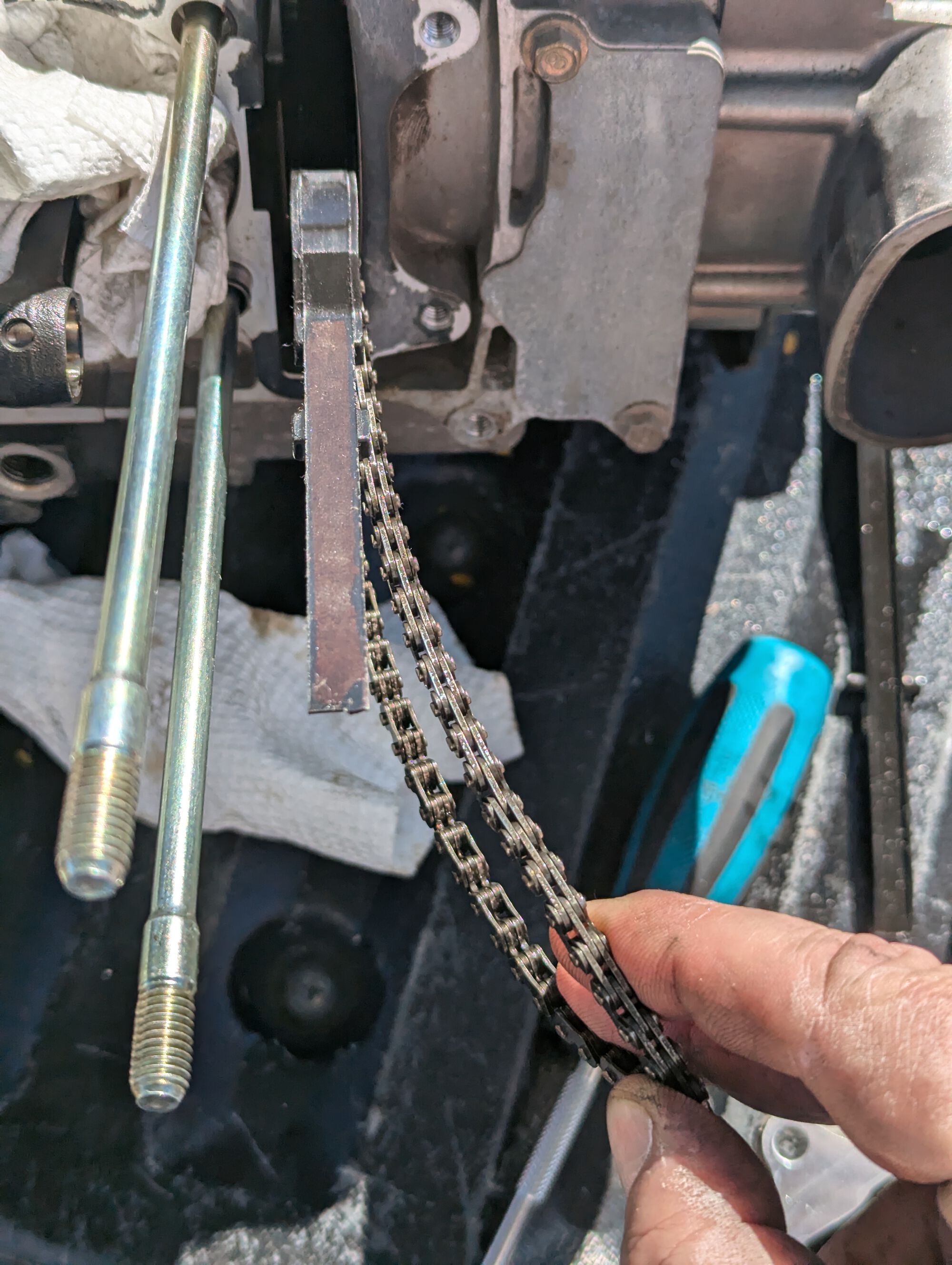 I don't believe this chain should have this much lateral play.