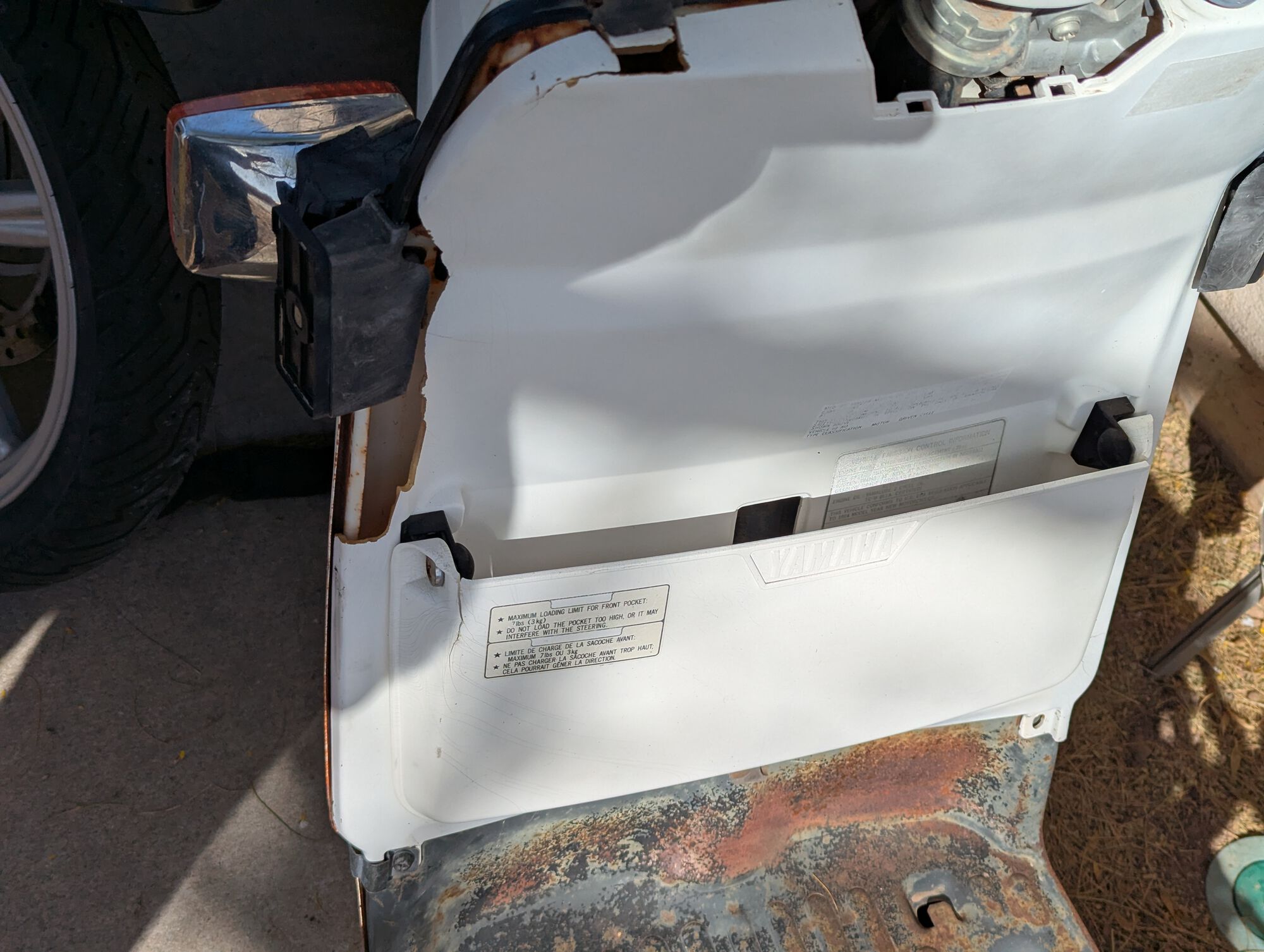 Dumb and broken storage slot on broken inner legshield.