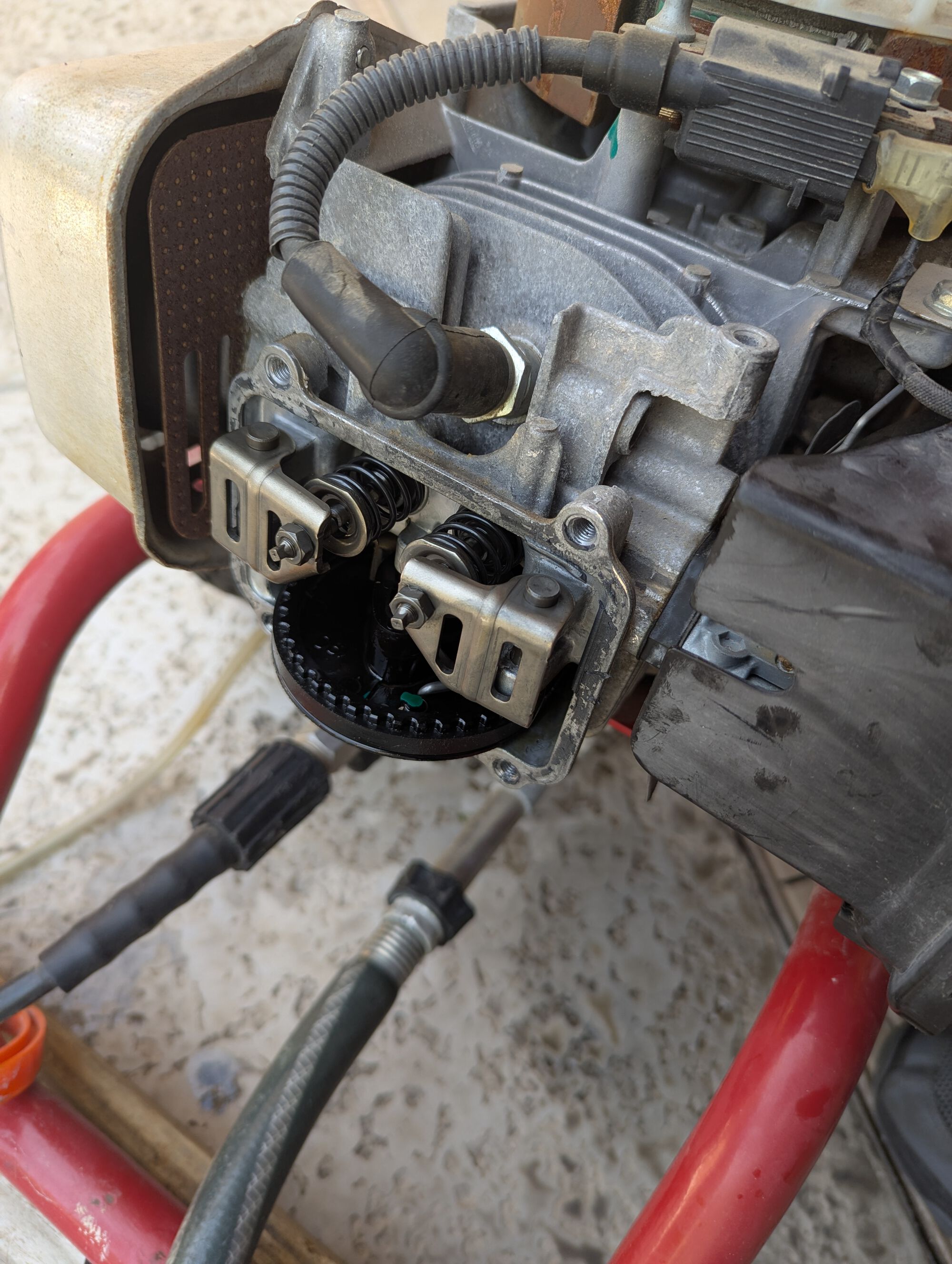 Chintziest 4T top end ever. intake is supposed to be .006", was .010". Exhaust is supposed to be at .008", was over .025"!
