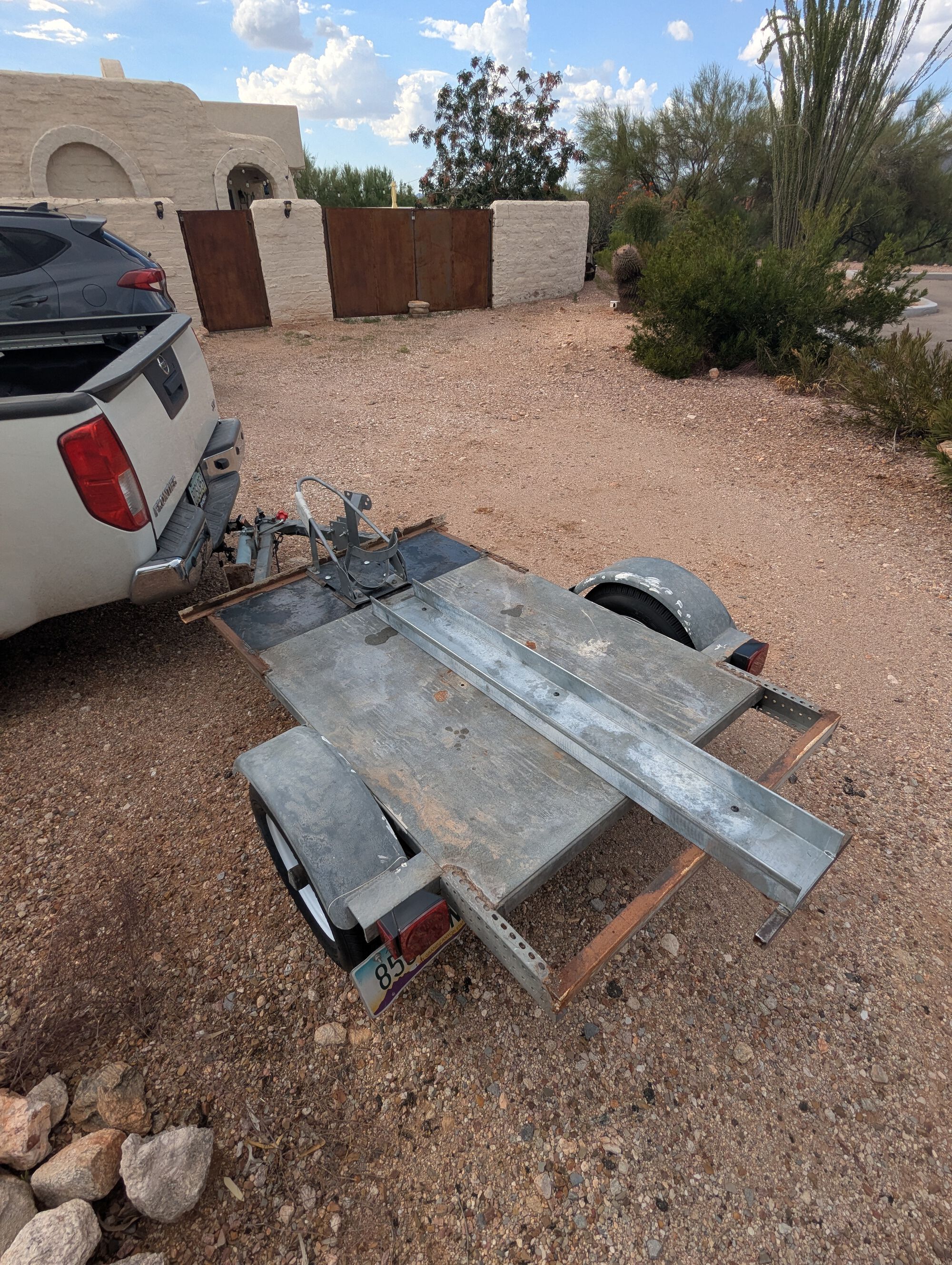 Trailer is ready to roll. My buddy is going to haul his scoot to a few rallies with it next week. It's about time I did something with it