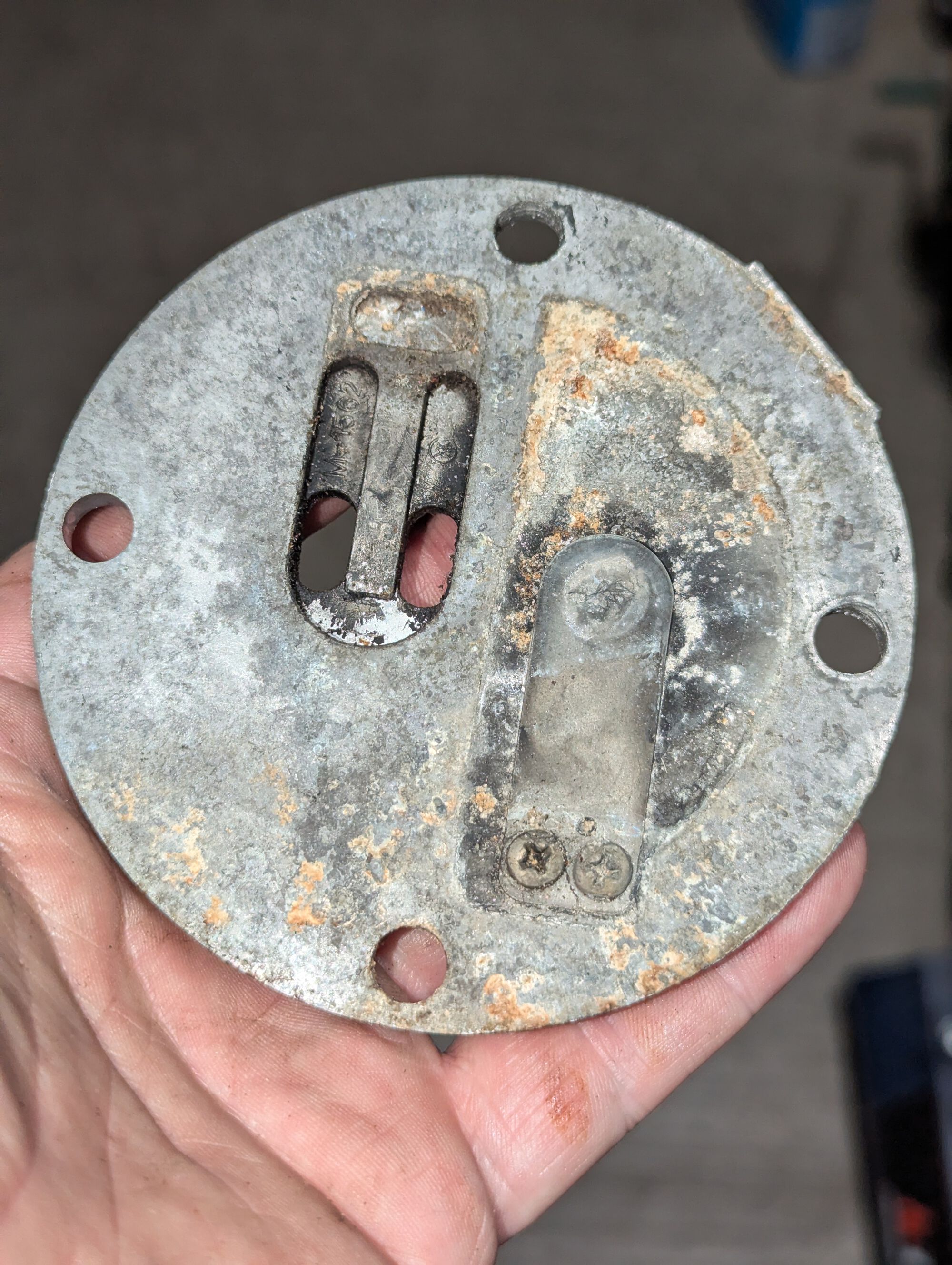 Grubby reed plate.