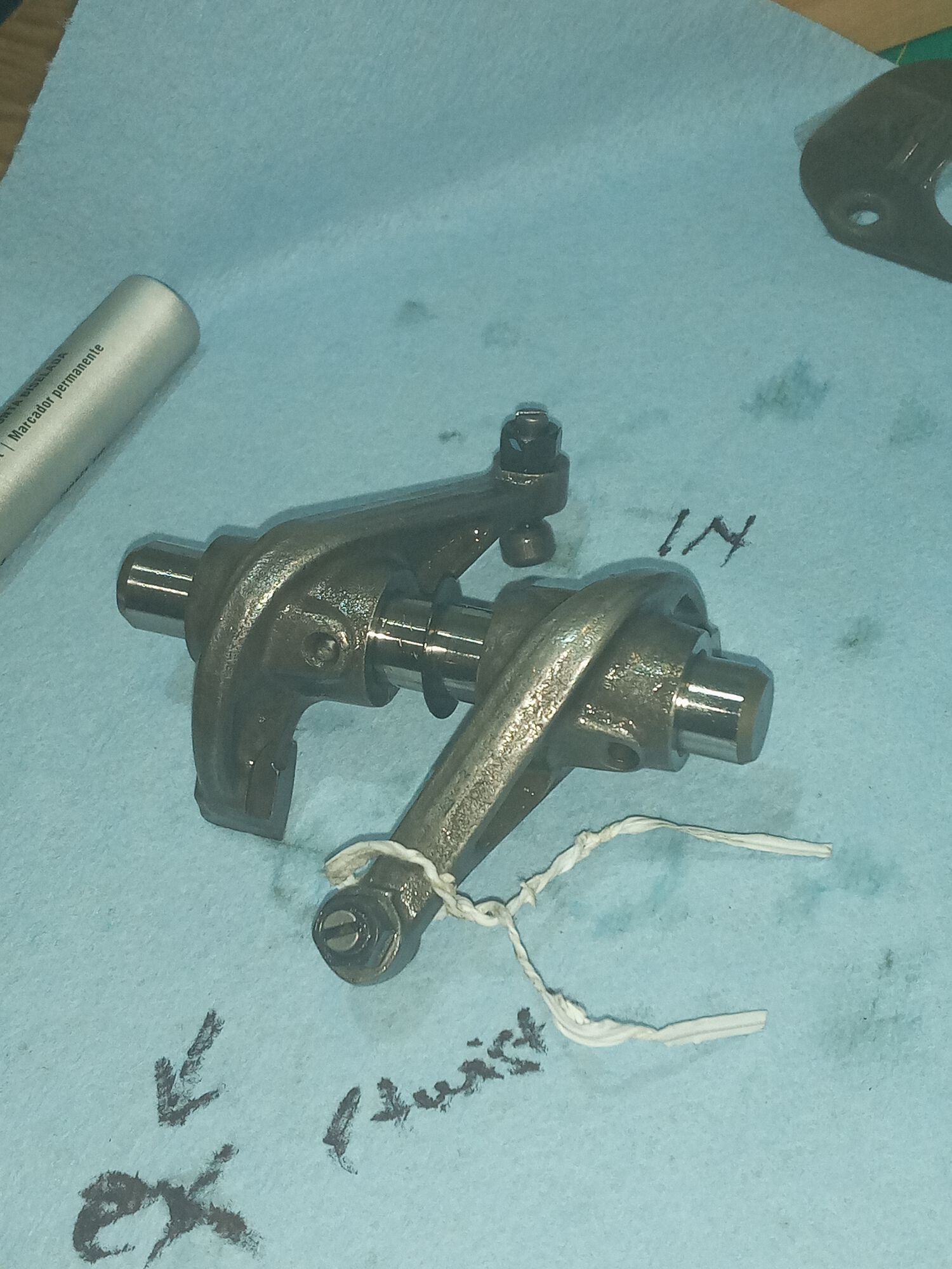 is spring washer in the right place? (*between* the rocker arms)