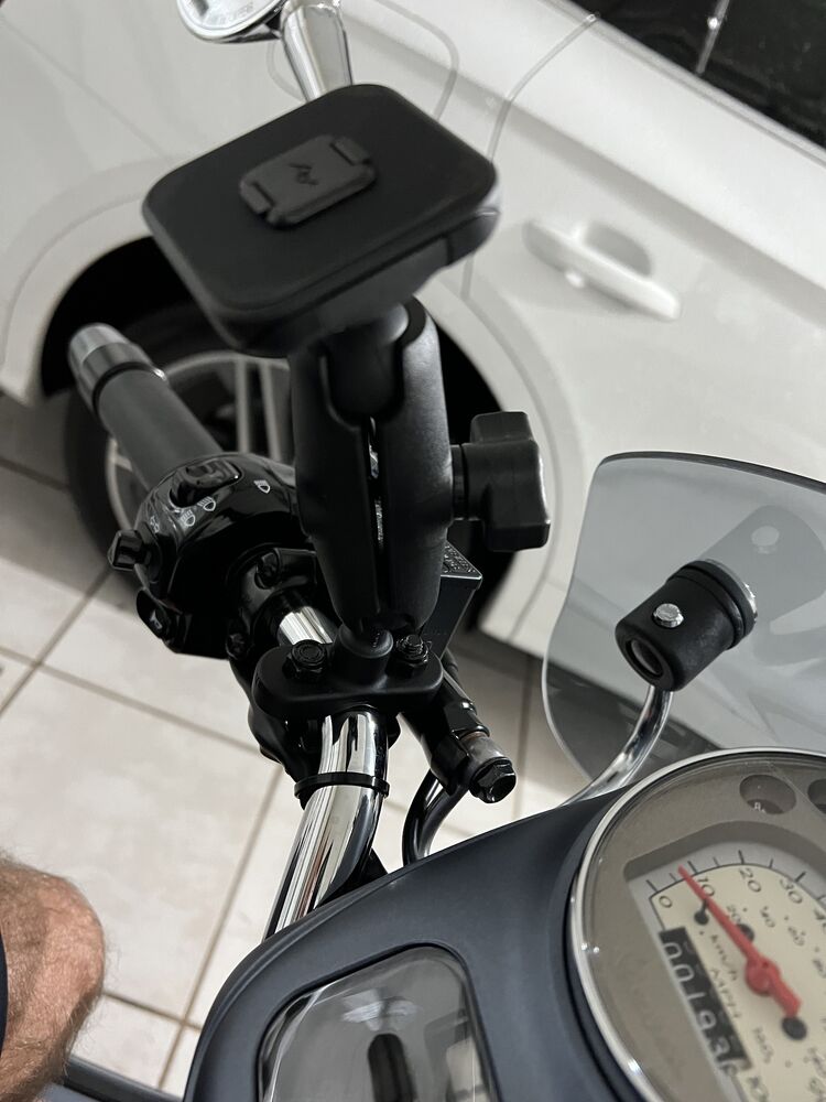 Shows handle bar attachment with 1" ball.  Made by Ram.  Then extender with 1" ball on both ends.  Them Peak Design Head on 1" ball.
