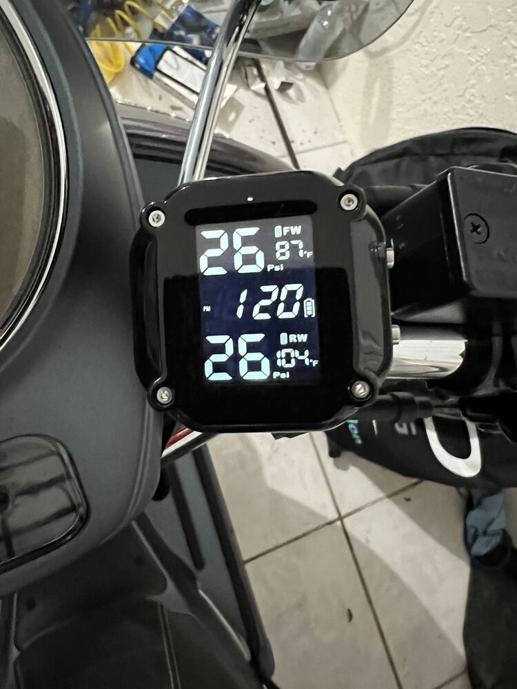 Modern Vespa Tire pressure monitoring