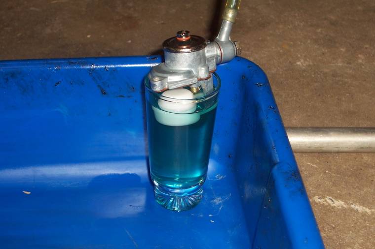 Modern Vespa SI Carb Float Testing