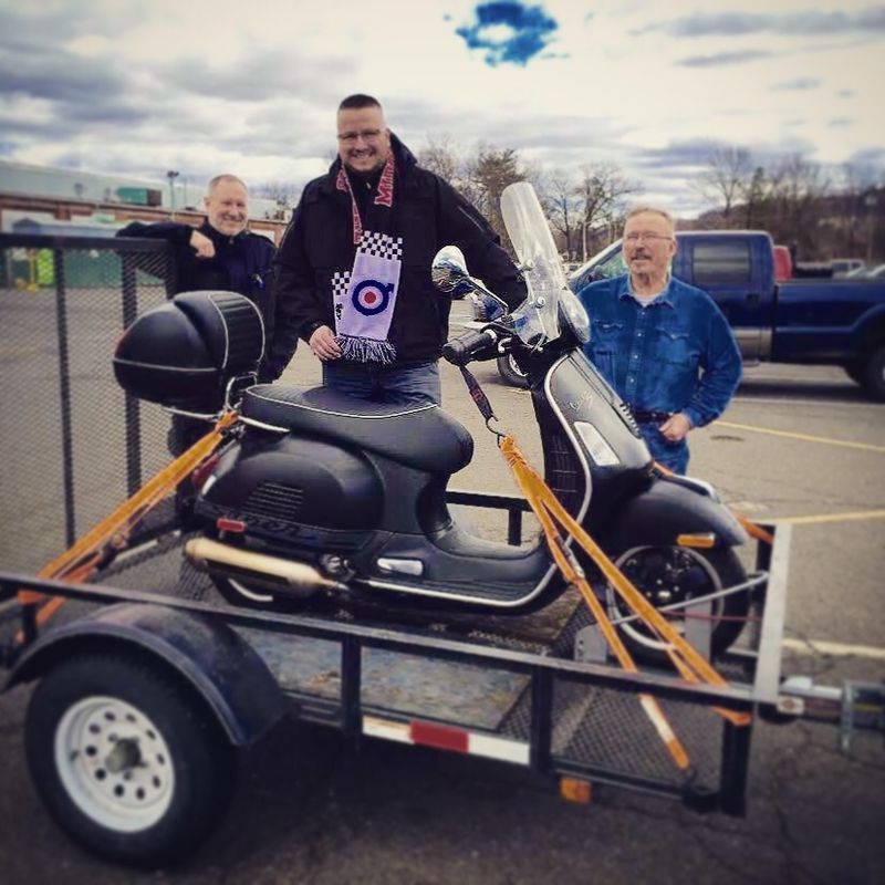 Vespa Back Rider Modern Vespa : Back in Black