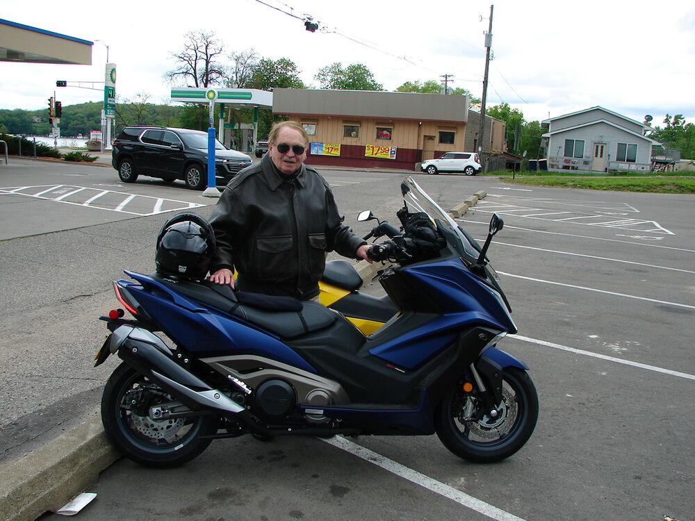 There are so much electronics on this scoot, I think you could land airplanes with it.