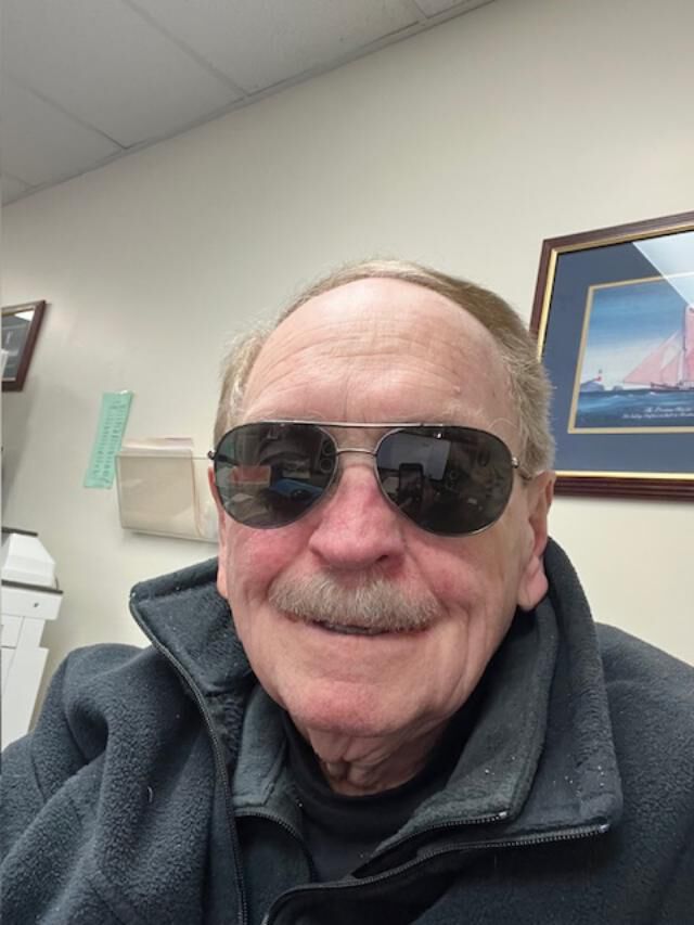 Rocking the aviator look.