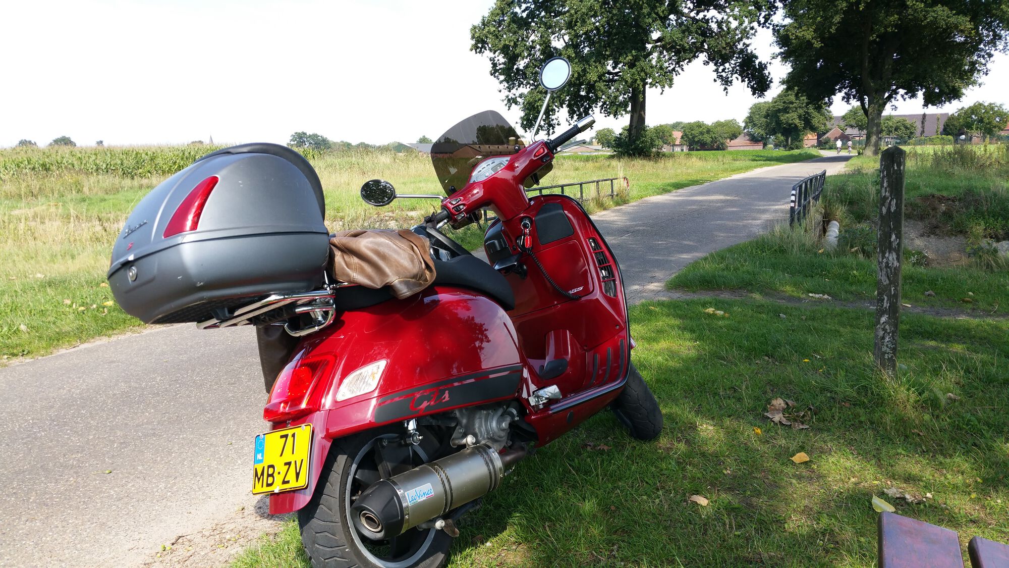 2006 GTS 250 Vintage red