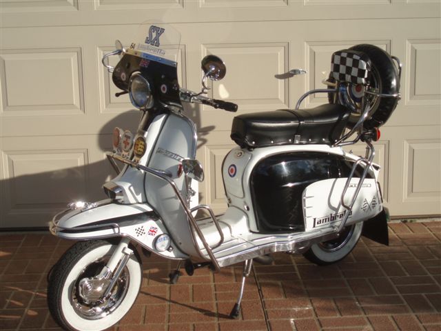 Modern Vespa : Mod Scooters