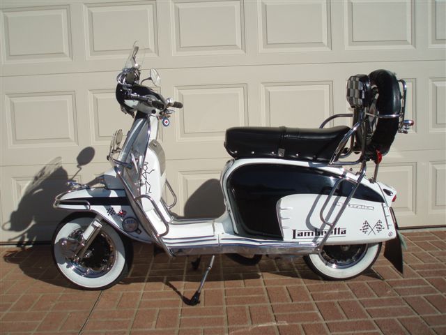 Modern Vespa : Mod Scooters