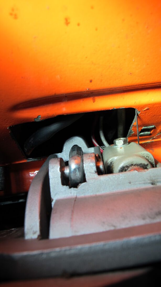 Can access to the rear and access to horn opening from here