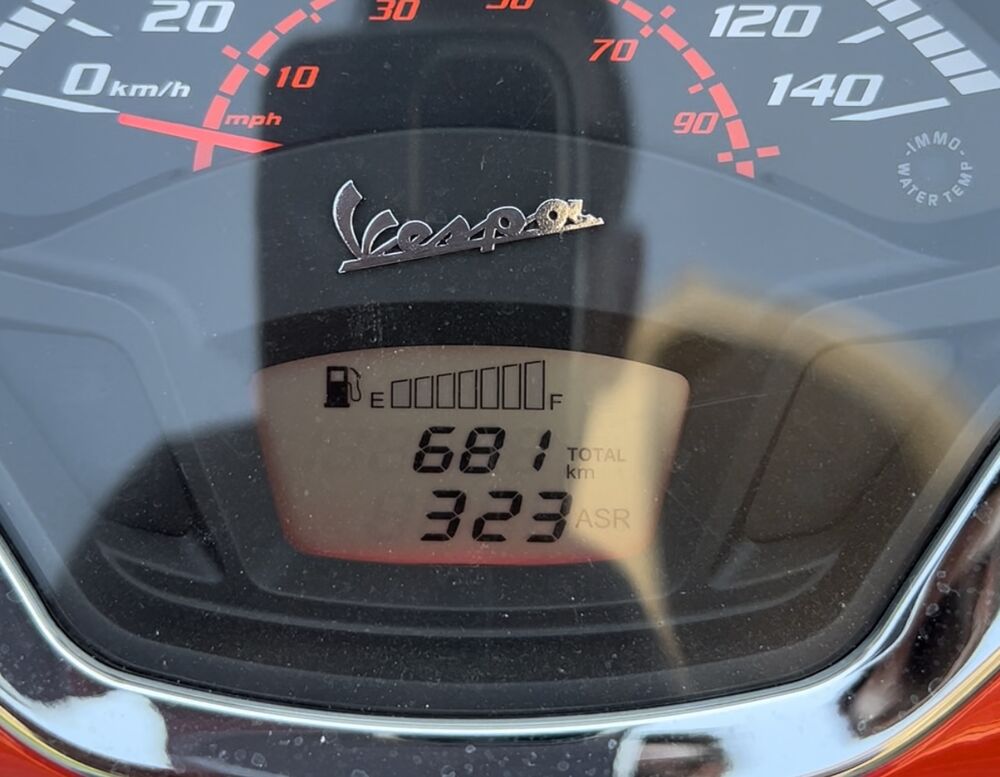 Modern Vespa : After start and then this one displays all day