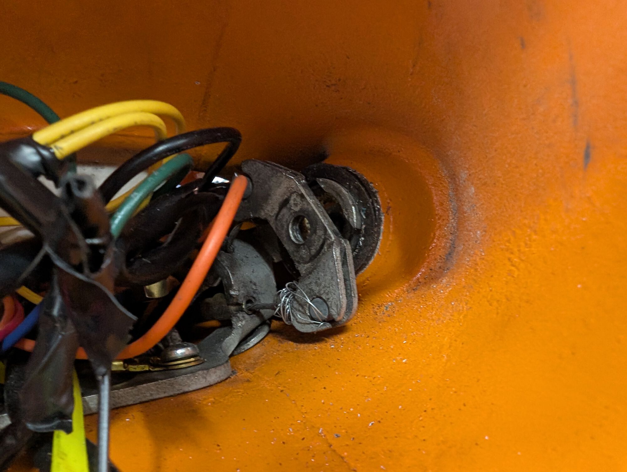 No bueno!  I hadn't even noticed the cable is frayed.  Now I need to fix that.  Always somethin'.