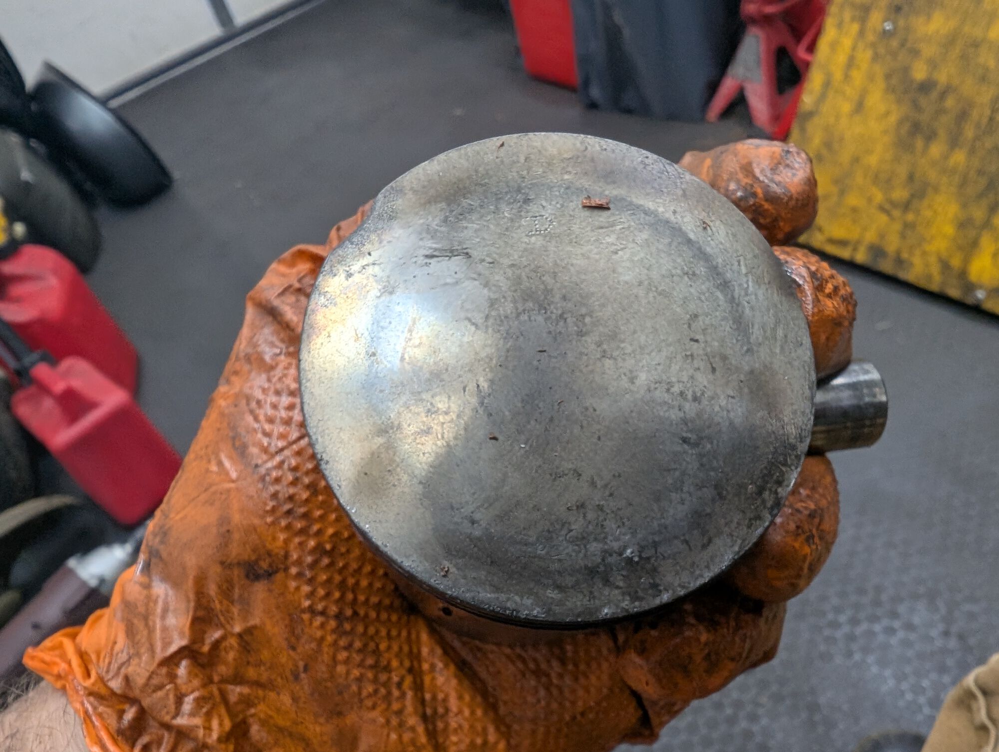 We like clean motors, but not on the piston crown