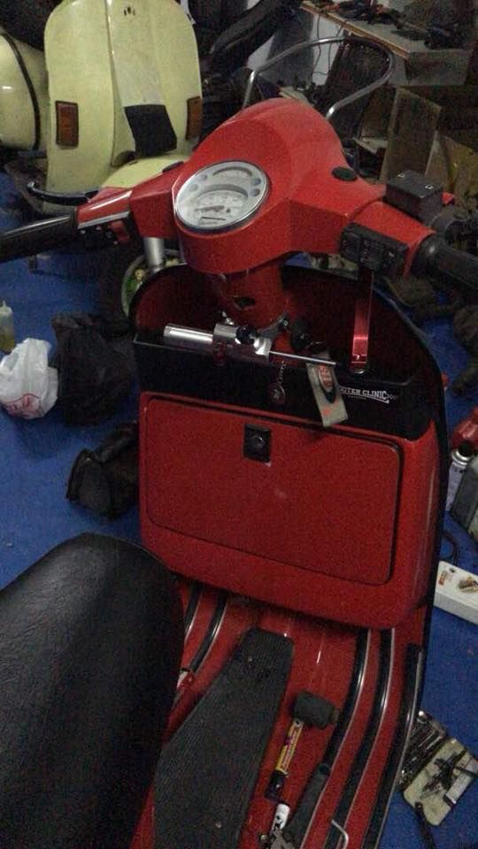 little dark but looks like they just fabbed a collar and bolted it on to the column.  kinda smart