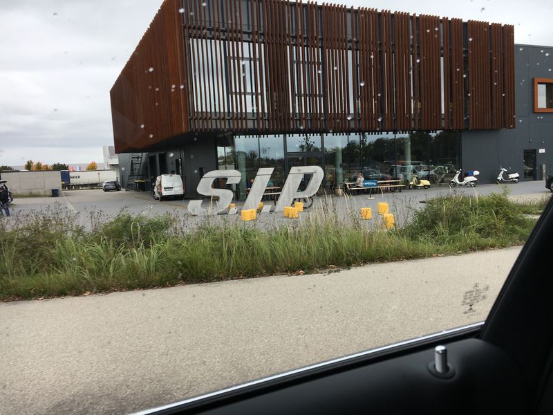 Competition of the gray buildings.  They all know ea. other - tho pretty far apart geographically (SIP just outside Munich - SC just outside Dusseldorf)