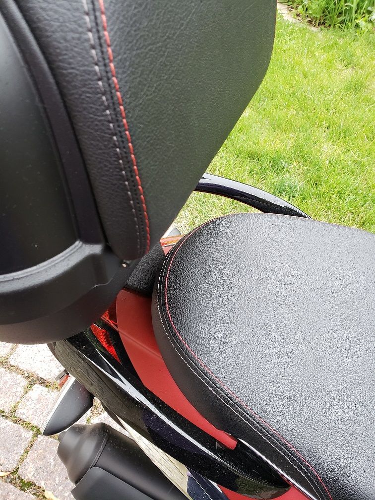 Nice color matching of threading between case and seat.