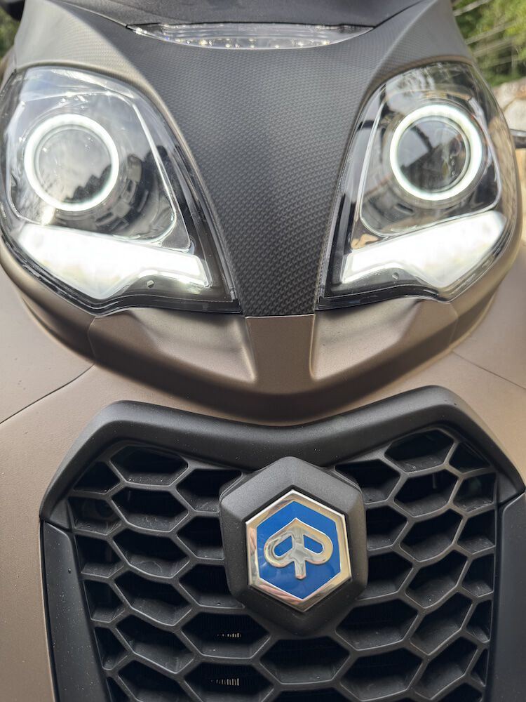 Now it looks like an owl (lights off, DRL only)