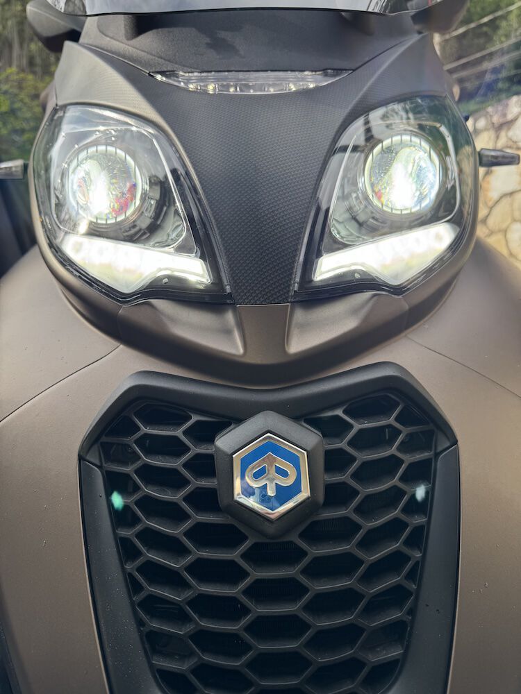 Now it looks like an owl (lights on, DRL at 50%)