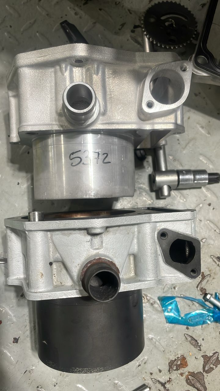 And the chain tensor piece receptacle differences (upper is 530)
