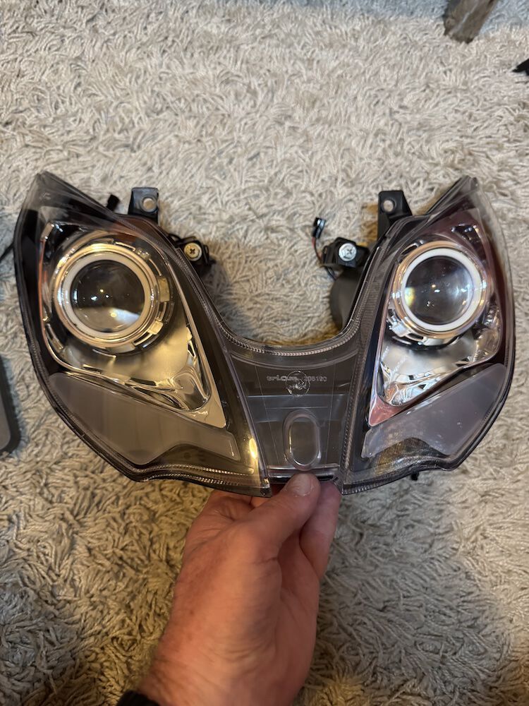 1st assembly with the supplements, now the headlight close with space