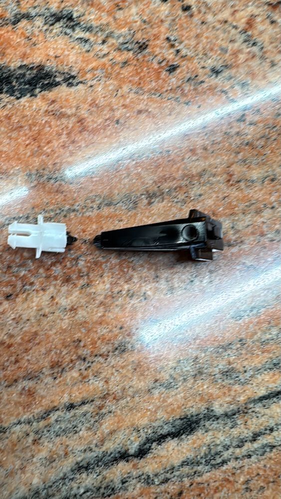 This little bastard broke trying to graduate the vertical alignment, is very fragile