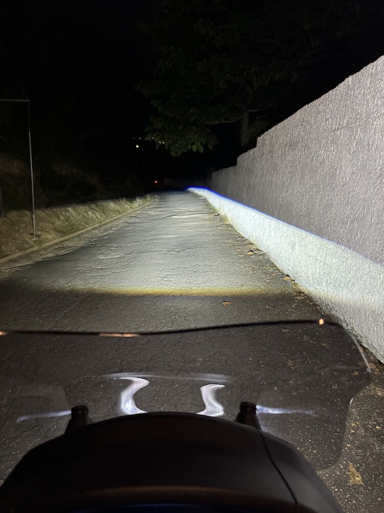 Low beam at street, the light cut is very easy to see here