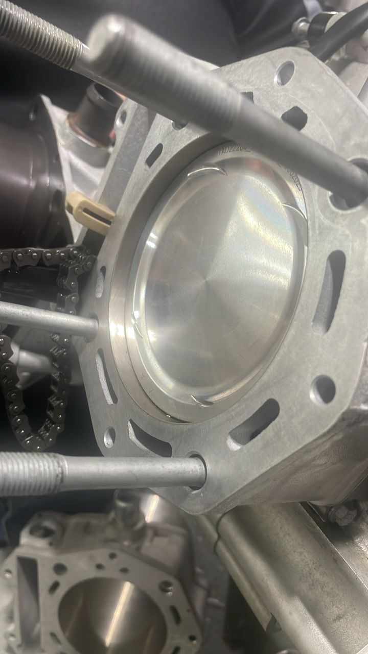 Piston not at top as in the upper position
