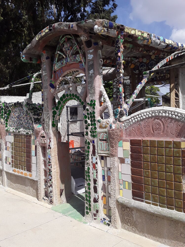 Seashells, ceramic tiles, colored glass