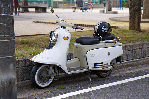 Modern Vespa : Newbie question about Why a MP3?
