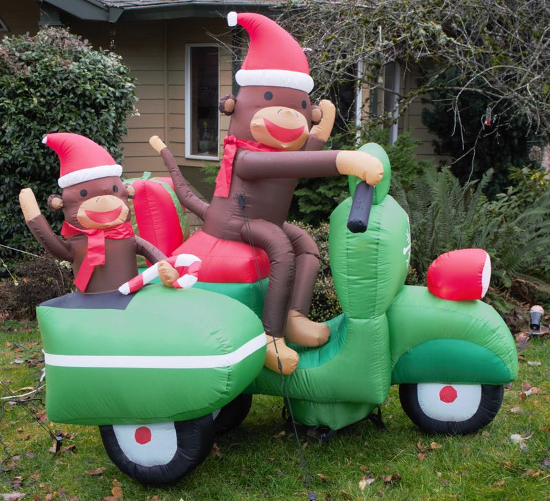 Modern Vespa : Found a new Christmas decoration for the yard