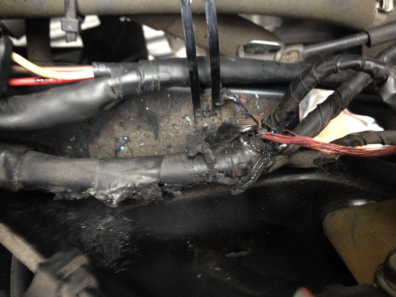 Modern Vespa : GTV 250 - electrical short caused wiring harness to melt