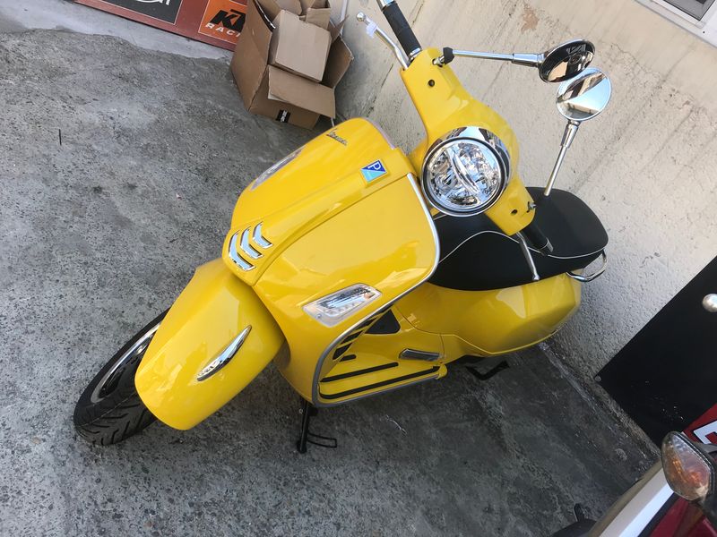 Modern Vespa : My new vespa gts 300hpe yellow bumblebee