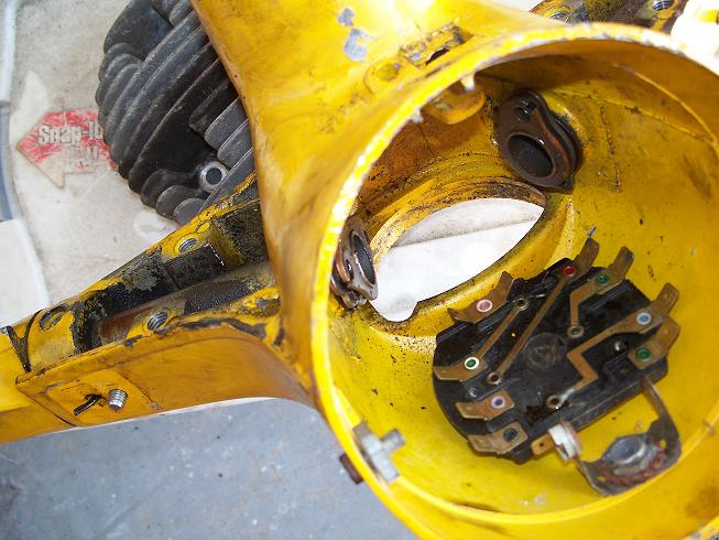 More inside the headset. All the electrical contacts and things here look clean, but that clutch side just won't turn.