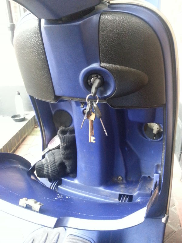 Modern Vespa Vespa Et2 50cc Ignition turns freely and wont start