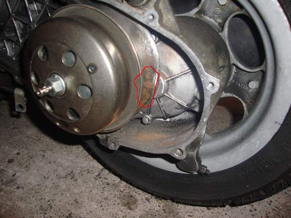 Rear pulley faces marked with rust, before i owned the scoot it sat for years and i guess the belt trapped moisture against the rear pulley faces and corroded them, I suspect that this is abrasive to the belt when the scoot is under load.