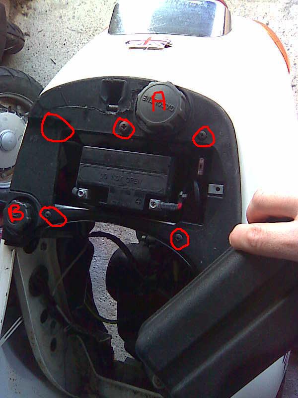 Modern Vespa Vespa et2, pics of fuel tank connectors or senders???