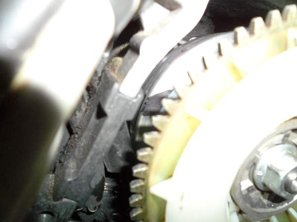 Looks like its not reaching its maximum, from these photos it looks way short???