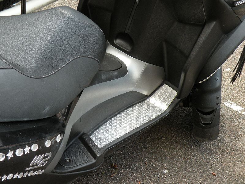 Modern Vespa Pillion MP3 Footpeg