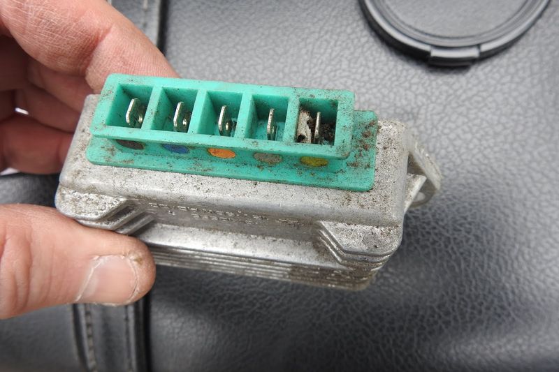 Modern Vespa Stella headlight bulb keeps blowing